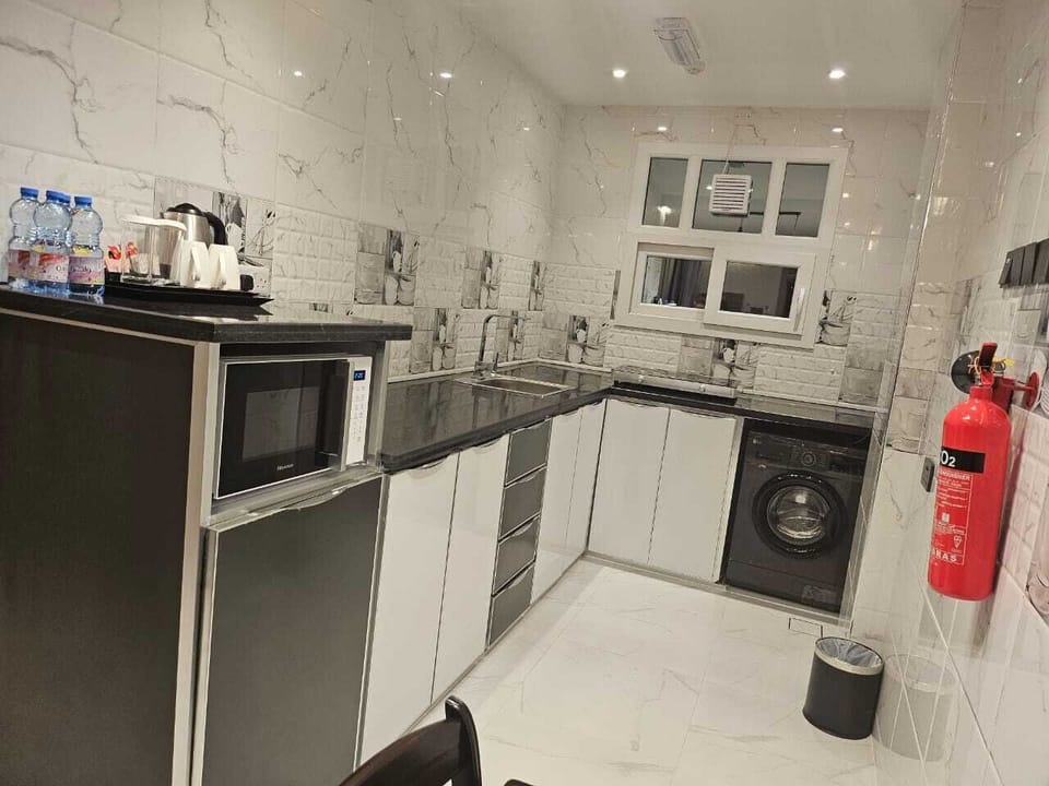 Basic Apartment | Private kitchen | Coffee/tea maker, electric kettle