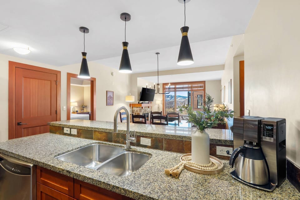 A fully stocked deluxe kitchen and breakfast bar make dining at home so easy!