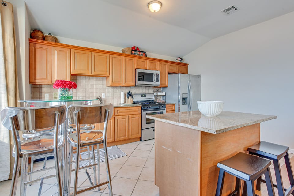 Dining Area | Dining Table | Dishware/Flatware