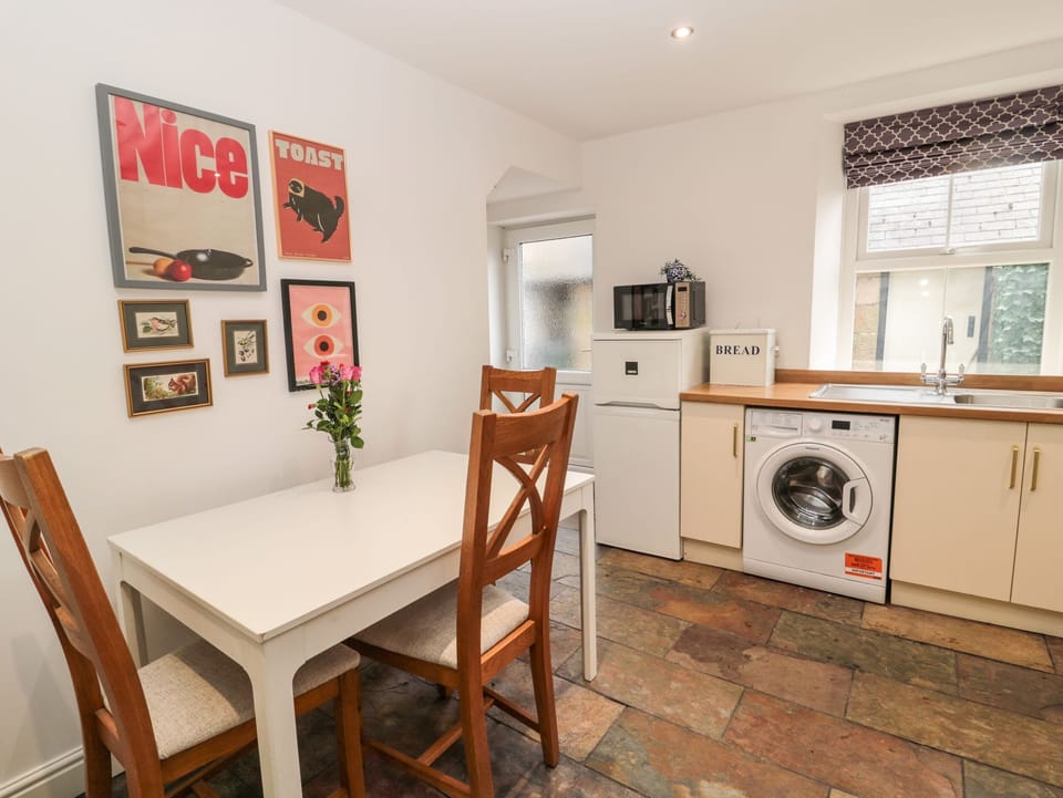 Cottage | Dining