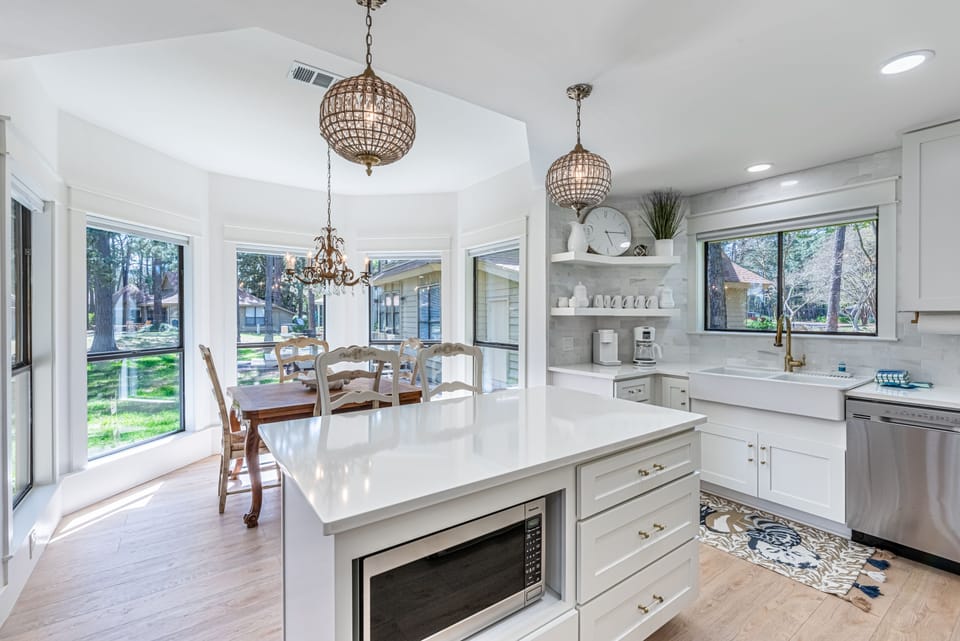Kitchen & Dining Area