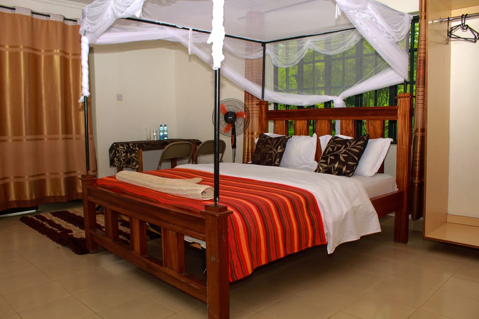 Deluxe Single Room | Hypo-allergenic bedding, individually furnished, desk, laptop workspace