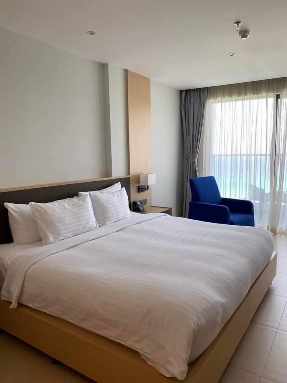 1 bedroom, premium bedding, pillowtop beds, minibar (some free items)