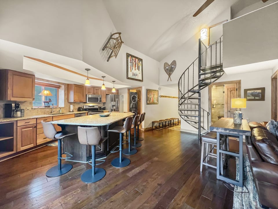 Condo, 3 Bedrooms | Private kitchen | Coffee/tea maker, fridge, oven, toaster