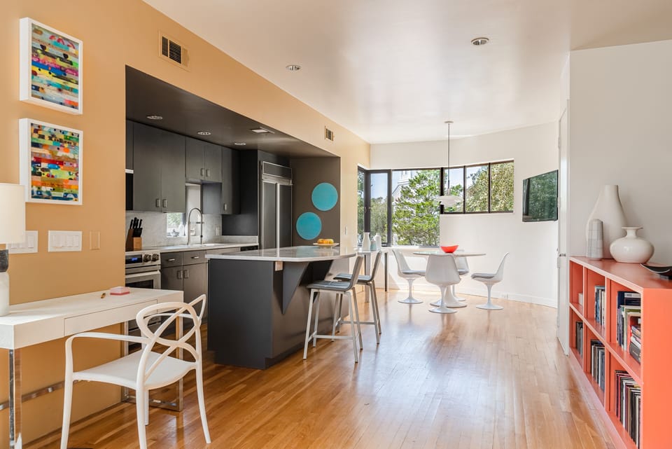 FULLY EQUIPPED KITCHEN, OPEN SPACES, LUXURY TOWNHOME