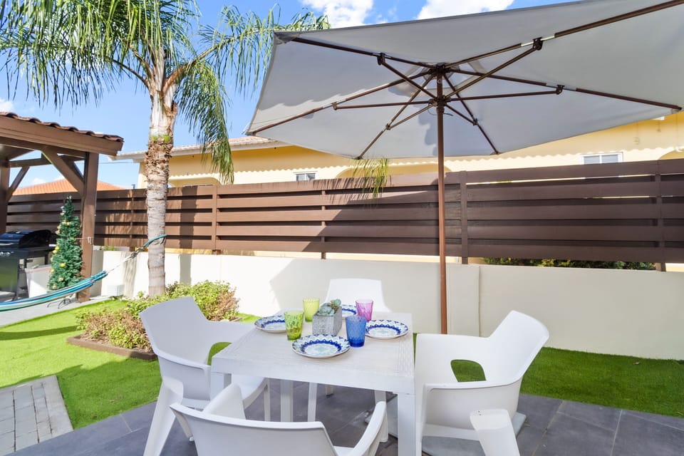 Cozy private patio of the Apartment in Noord Aruba near Palm Beach - Enjoy stunning surroundings while you dine - Refreshing Environment - 4 Persons Dining - Shade for sensitive guests