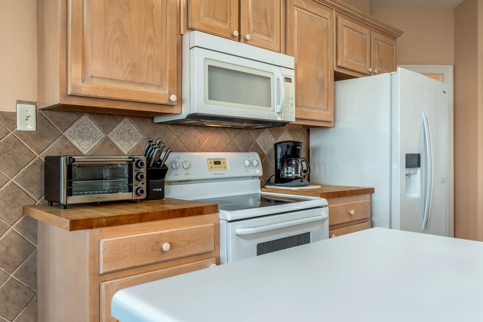 008 Sunscape Fully Stocked Kitchen
