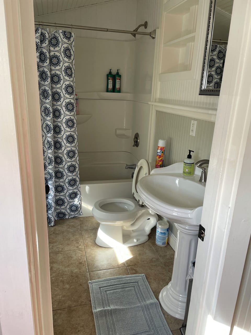 Downstairs full bath.