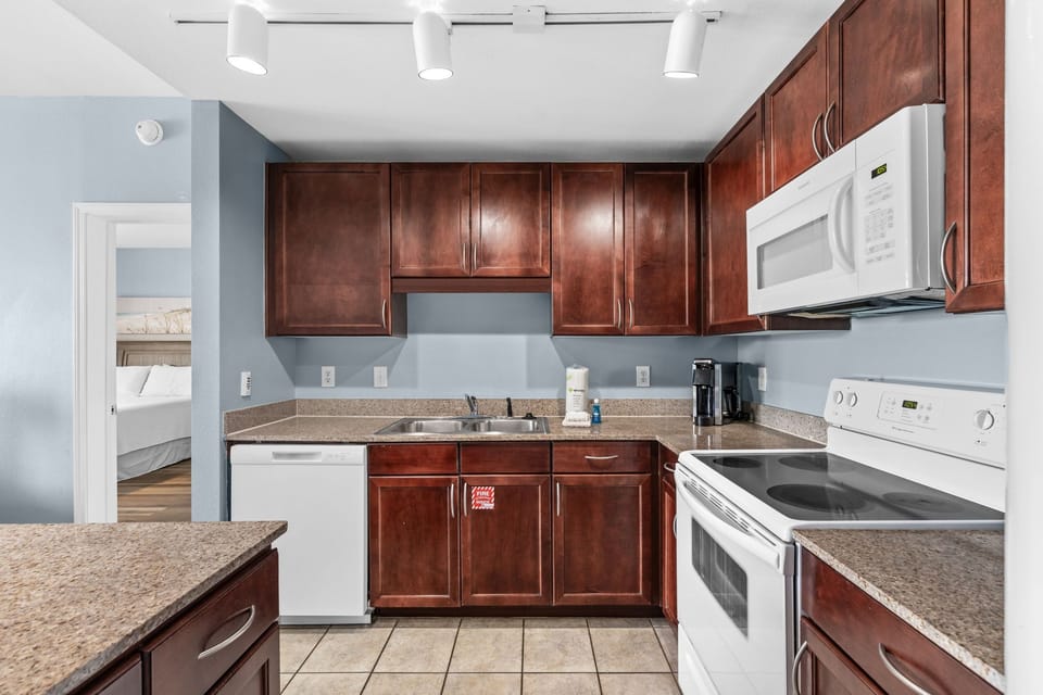 Your in-unit washer and dryer means fresh towels and easy packing—so you can travel light and stay longer.