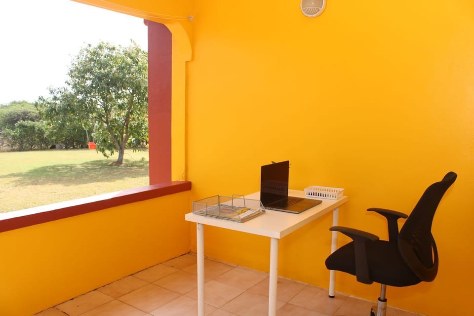 Work with a view: outdoor office with beautiful garden views 🌿💼