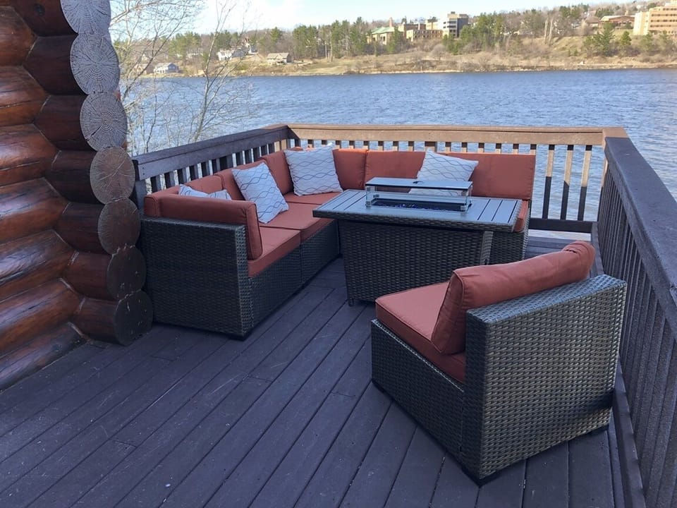 Deck lounging & fire table
