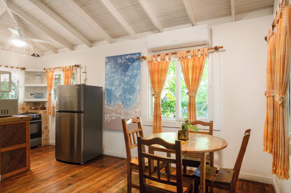 Family Cabin, 2 Bedrooms | Living area