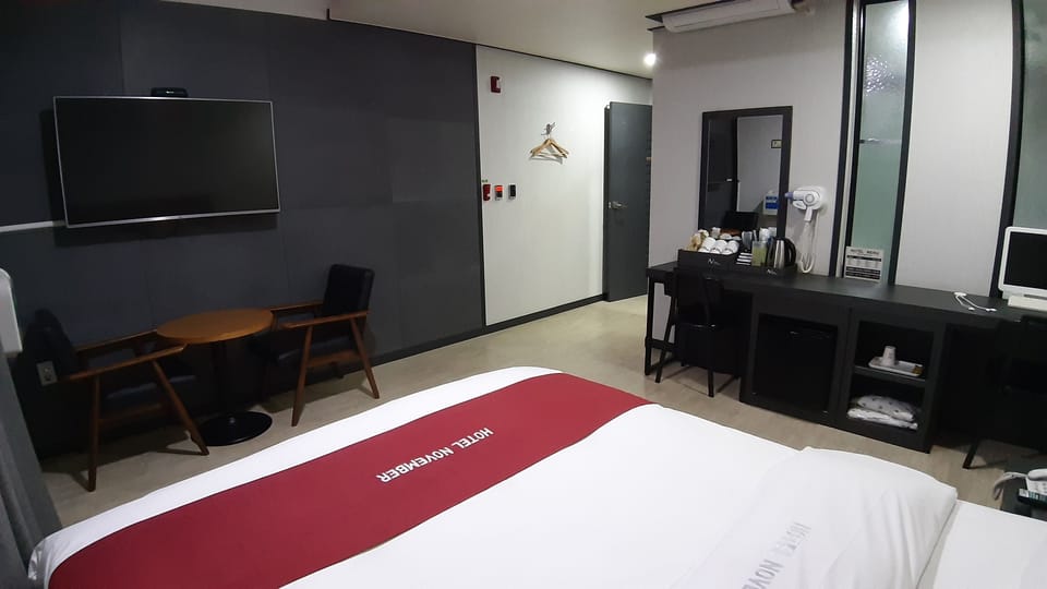 Business Single Room | Premium bedding, down comforters, individually decorated