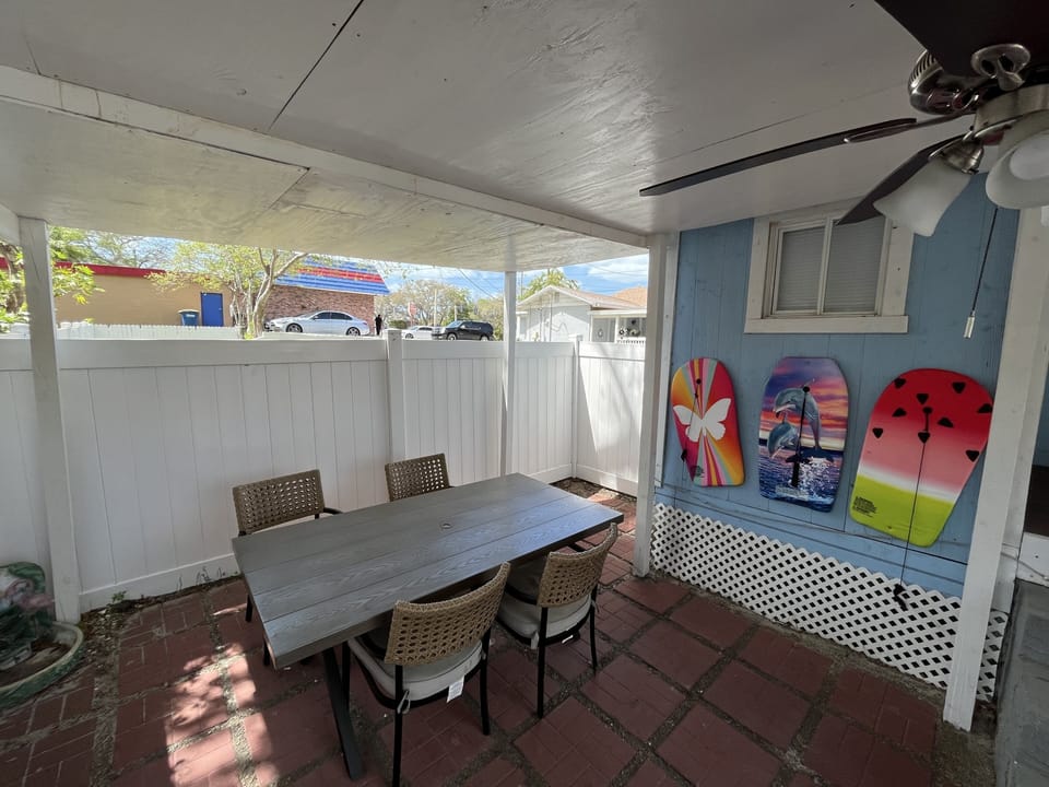 Outdoor dining