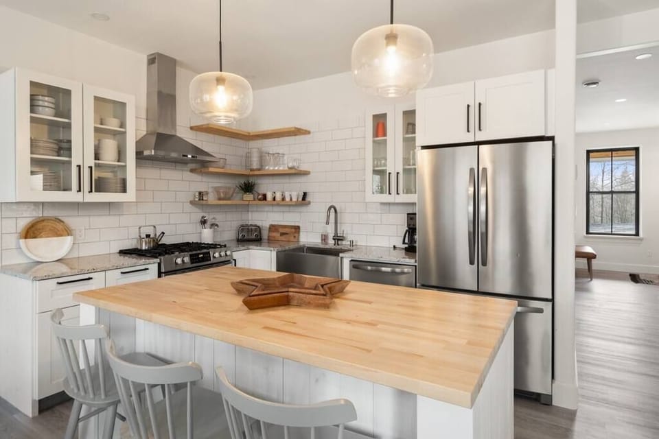 Pristine Brand New townhome Amazing Stowe Location (800)