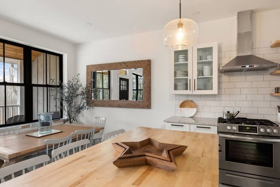 Pristine Brand New townhome Amazing Stowe Location (807)