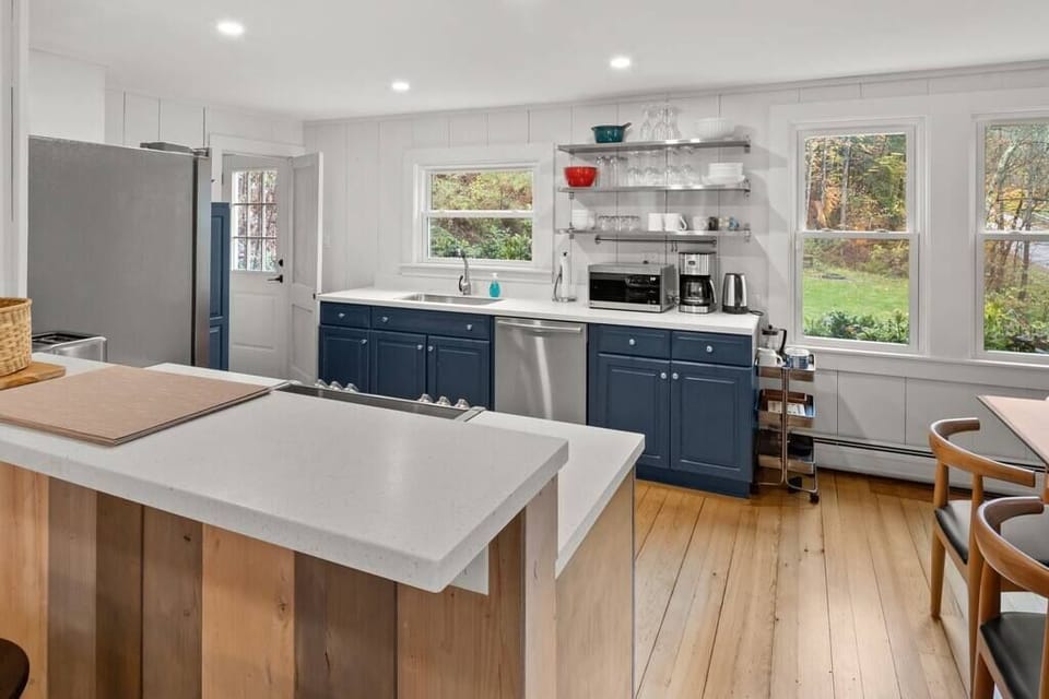 Stylish four bedroom close to Main street Stowe (103)