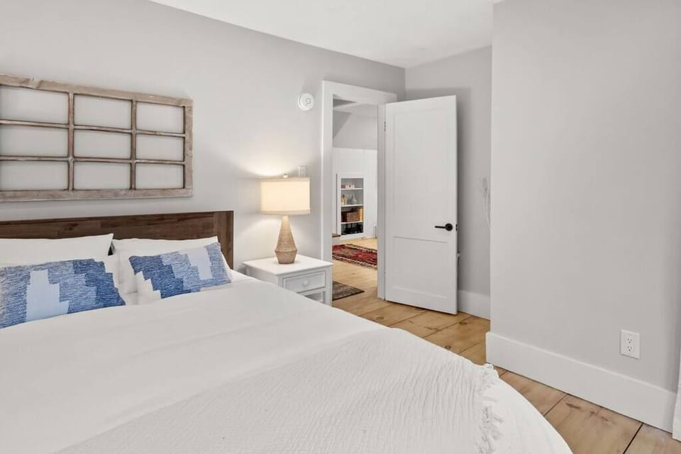 Stylish four bedroom close to Main street Stowe (113)