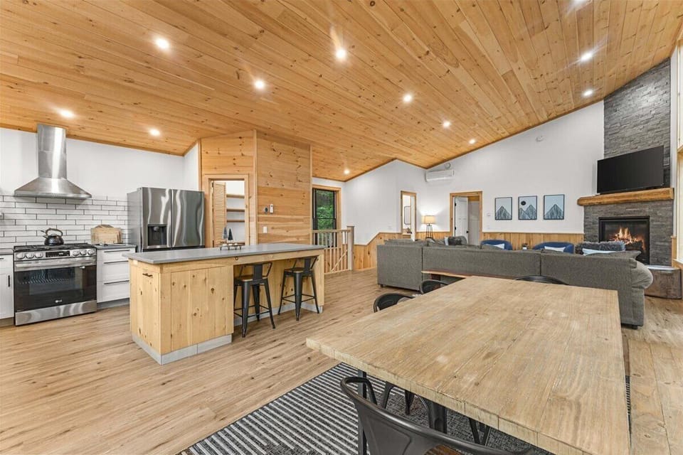 Stowe Serenity Lodge - Minutes to the Mountain (7478)