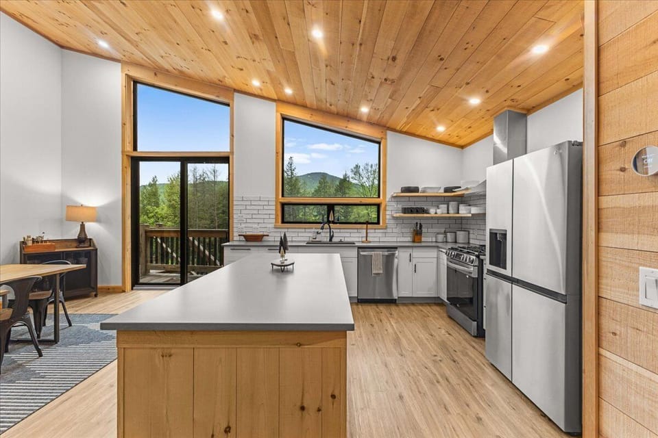 Stowe Serenity Lodge - Minutes to the Mountain (7470)