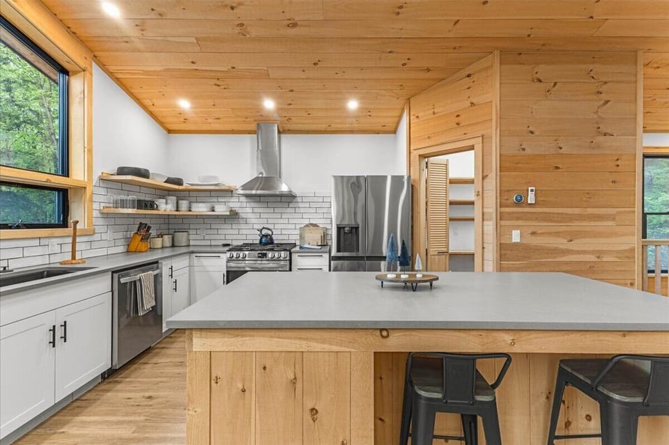Stowe Serenity Lodge - Minutes to the Mountain (7472)