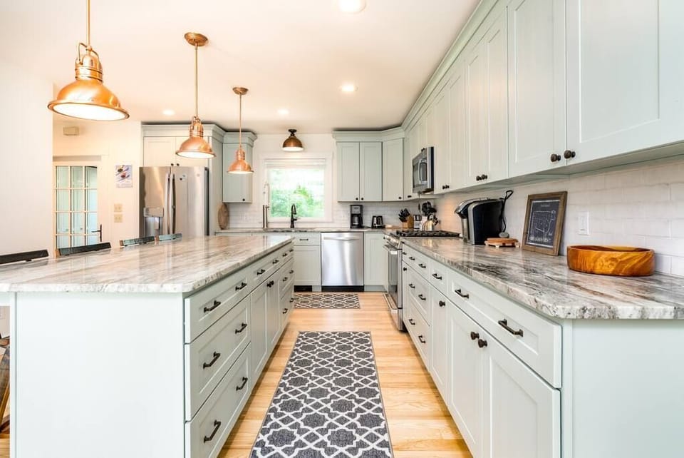 Expansive Stowe home, amazing location and hot tub (990)