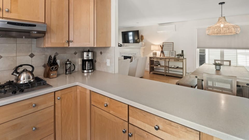 New! Chic 3-Bedroom Retreat in the Heart of Stowe (2525)