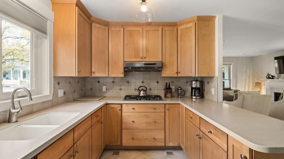 New! Chic 3-Bedroom Retreat in the Heart of Stowe (2524)