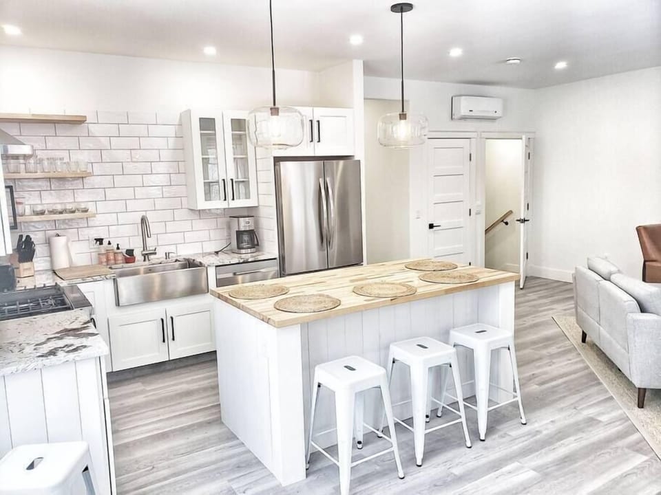 Stunning new build walkable to Main street Stowe (726)