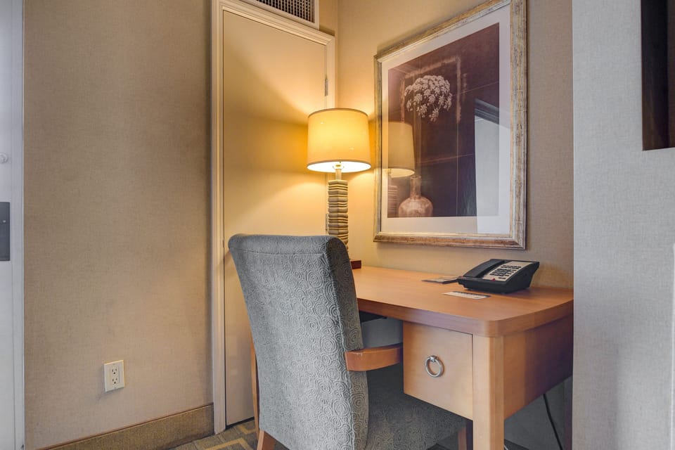 Signature Suite | Living room | 42-inch flat-screen TV with cable channels, fireplace