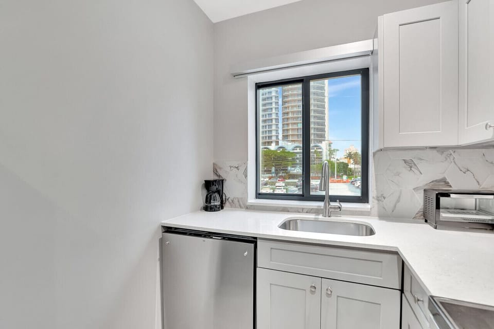 From coffee dates to gourmet feasts, this kitchen is ready for anything.