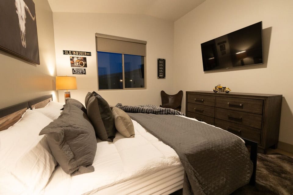 Smart TV, quality furnishings, and closet in Harley guest room.