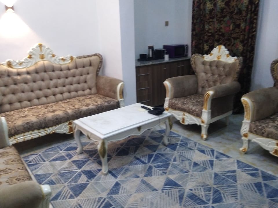 Presidential Suite | Minibar, individually decorated, individually furnished, desk