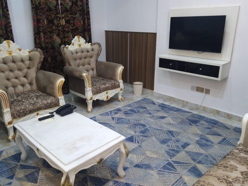 Presidential Suite | Minibar, individually decorated, individually furnished, desk