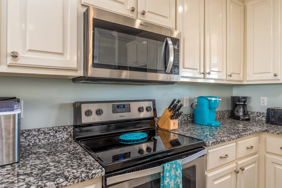 007 Grace Wins Modern Finished Kitchen