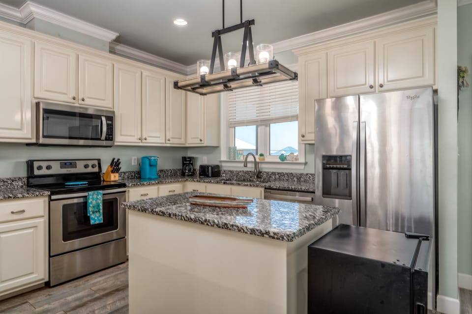 008 Kitchen Island Grace Wins Dauphin Island