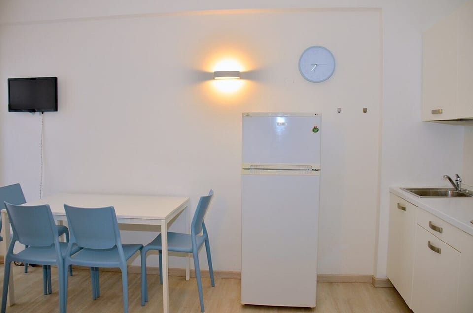 Apartment, 1 Bedroom, Balcony, Ocean View | Living area