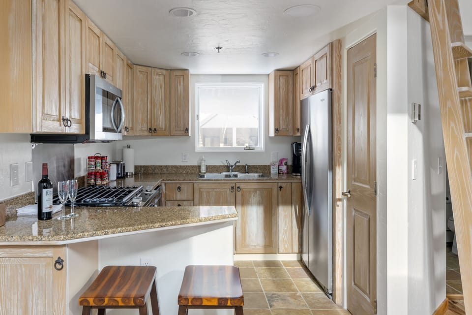 Full kitchen (2)
