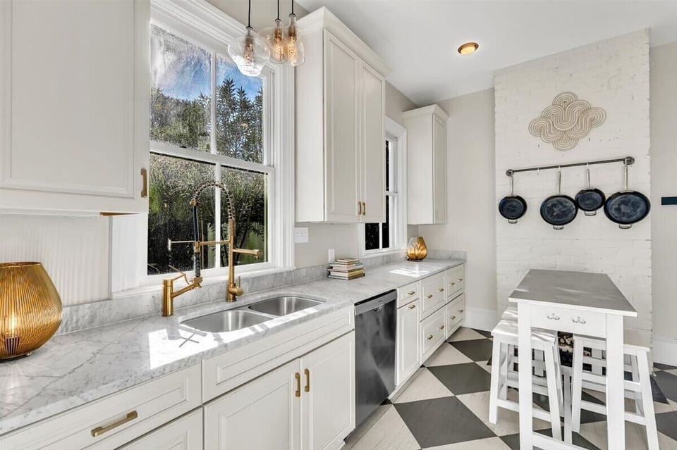 Kitchen, with bar seating for 3 people and ample storage
