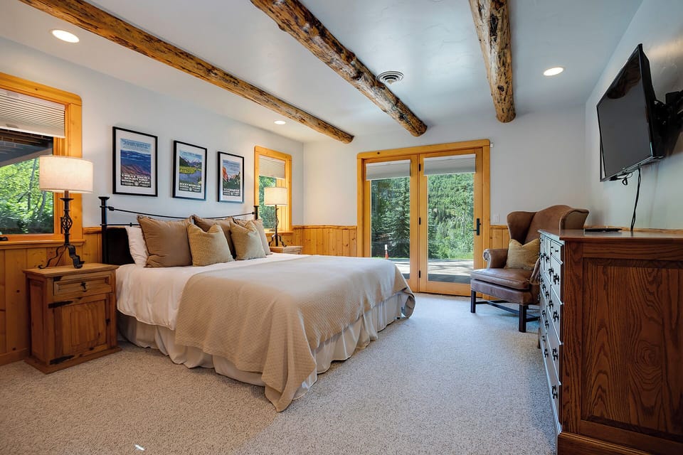 Lower King bedroom