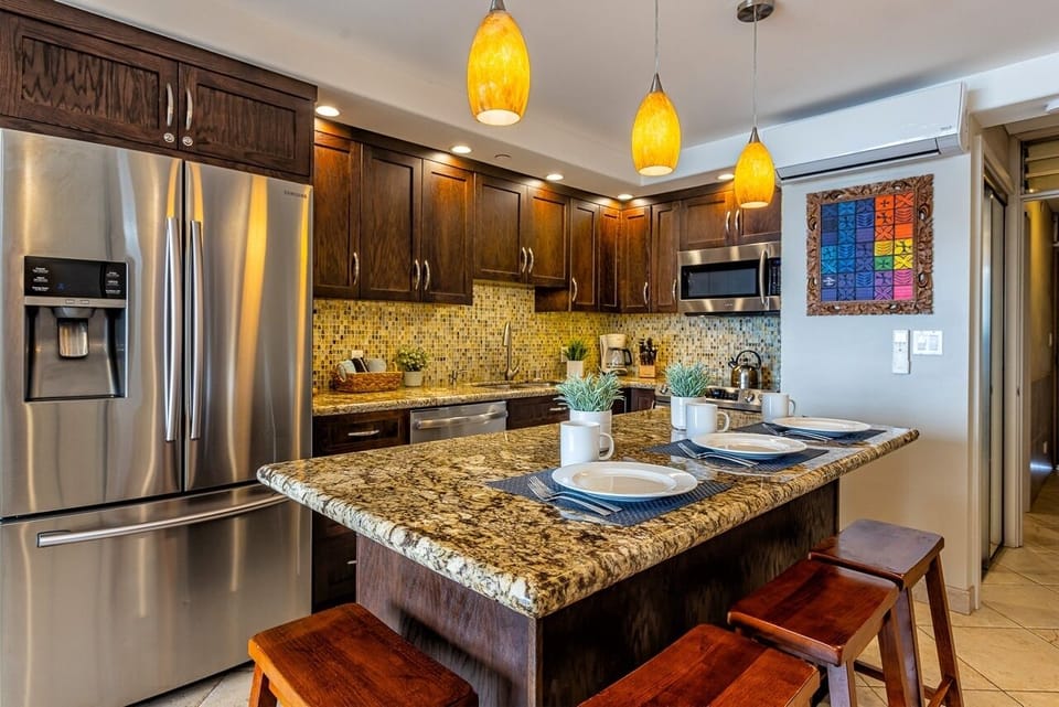 Condo, 2 Bedrooms | Private kitchen | Fridge, oven, stovetop, coffee/tea maker