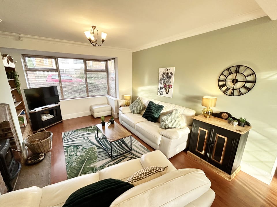House | Living area | TV, fireplace