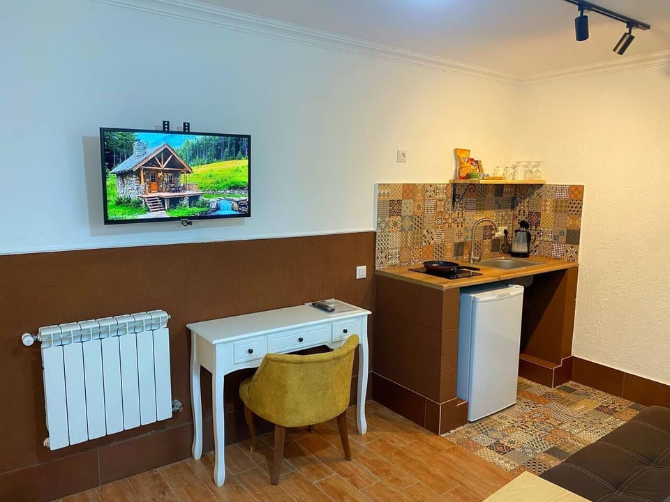 Comfort Triple Room | Private kitchen