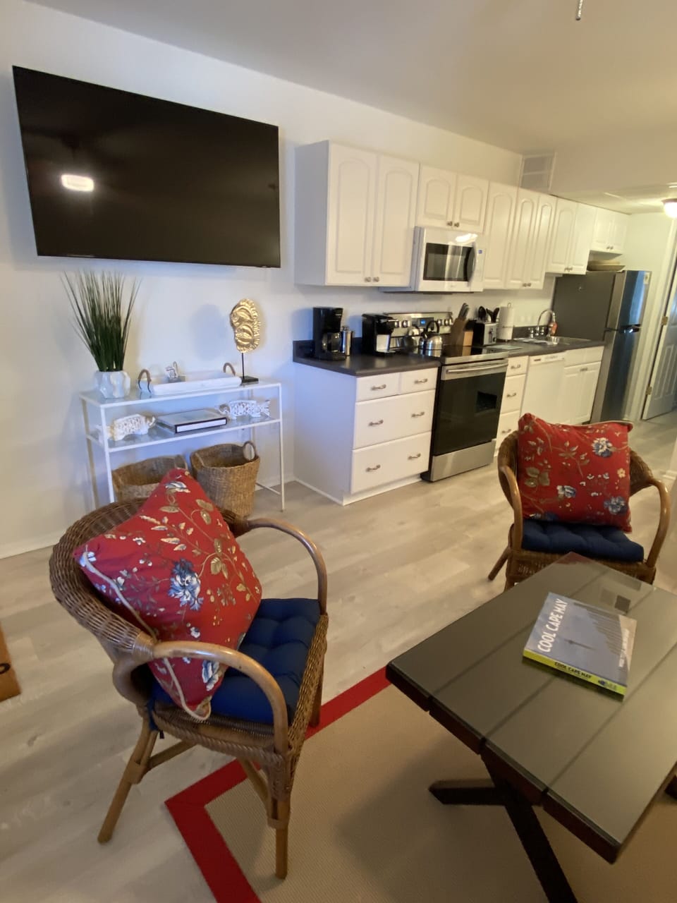 Entrance Area With New Ceiling Fan and Entire Unit Repainted in January 2024.
