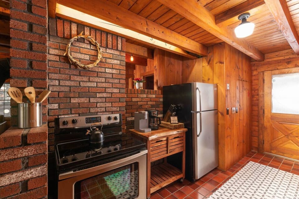 Home-cooked meals and warm memories. Let the kitchen be your canvas