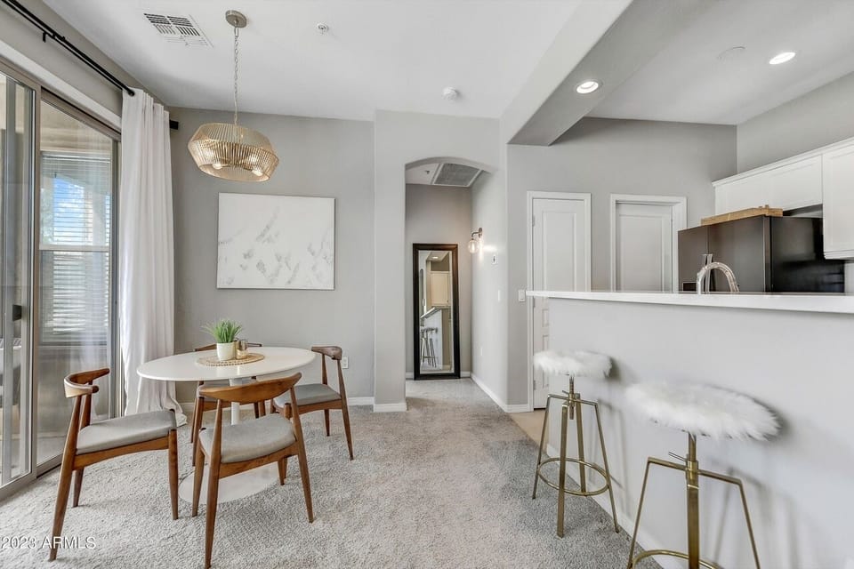 Dining area and kitchen bar