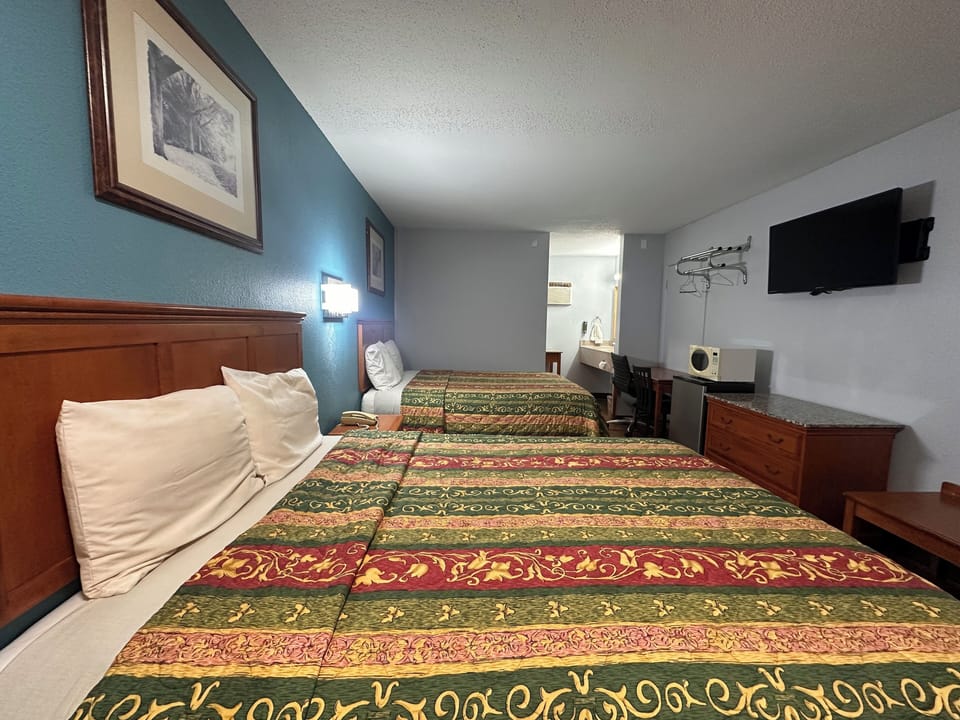 Desk, laptop workspace, iron/ironing board, free WiFi