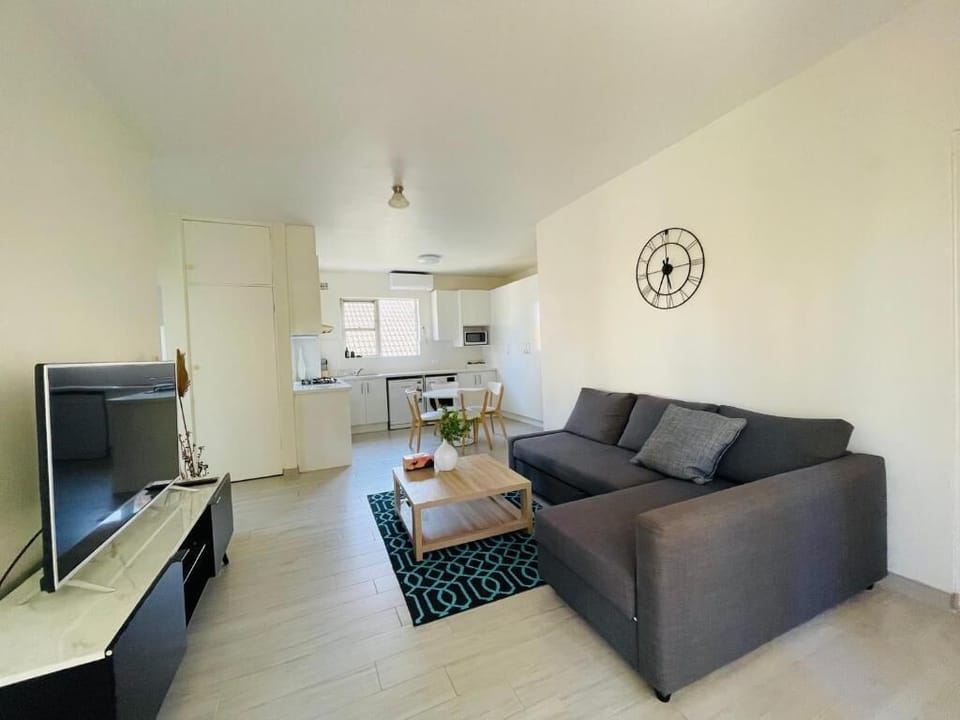Apartment | Living area | Flat-screen TV