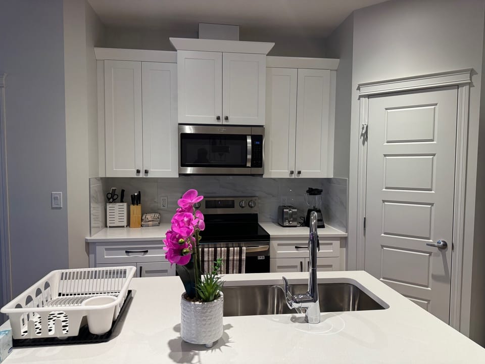 Full Kitchen - another view