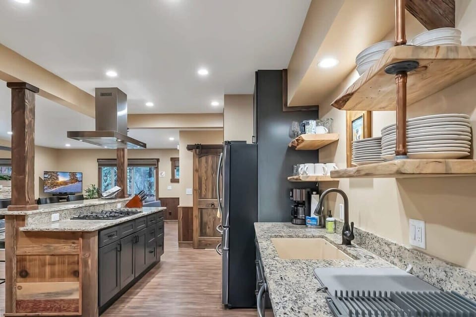 A beautiful and well-laid-out space, the kitchen will have everything you need for your dining experience.